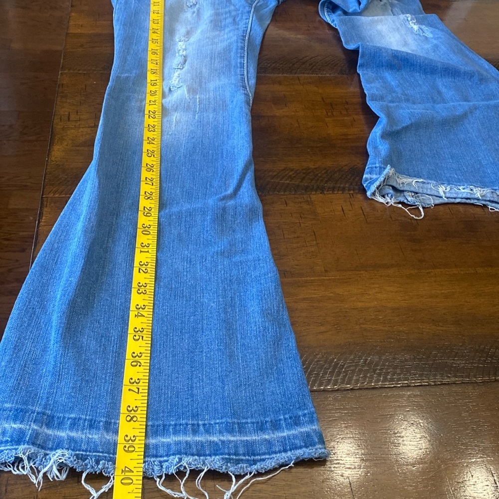 Ariya Jeans - Picture 13 of 14